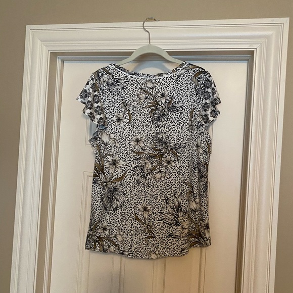 White House Black Market Top Medium - Picture 2 of 4